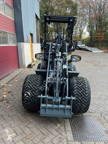 Chargeuse sur pneus Giant neuve