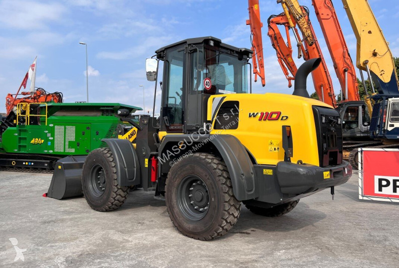 Фронтальный погрузчик New Holland D