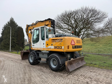 Pelle sur pneus Liebherr