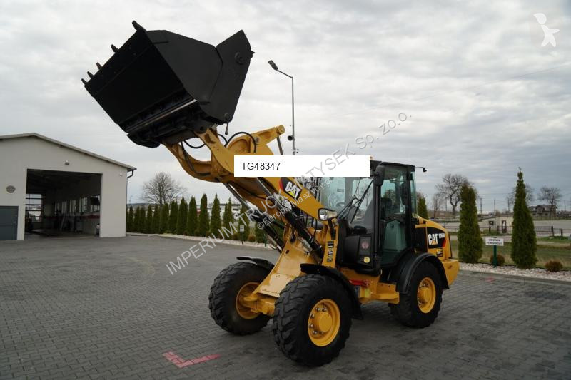 Nakladač Caterpillar 906M