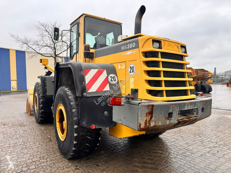 Nakladač Komatsu 3