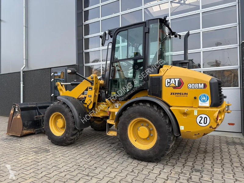 Nakladač Caterpillar M