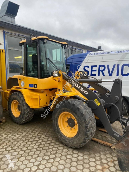 Lastik tekerli yükleyici ikinci el araç Volvo L 30 G - İlan