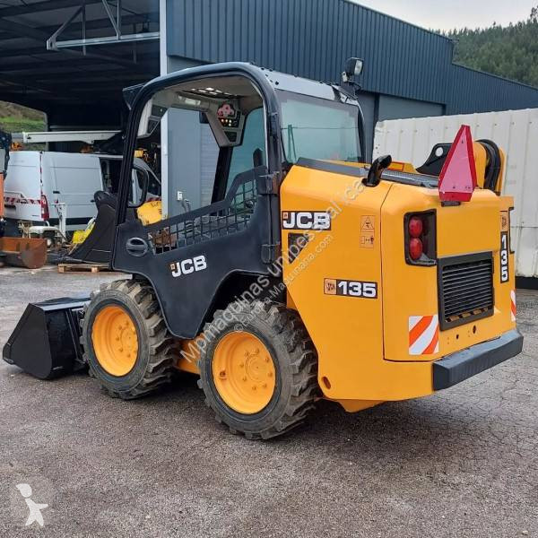 Nakladač JCB 135