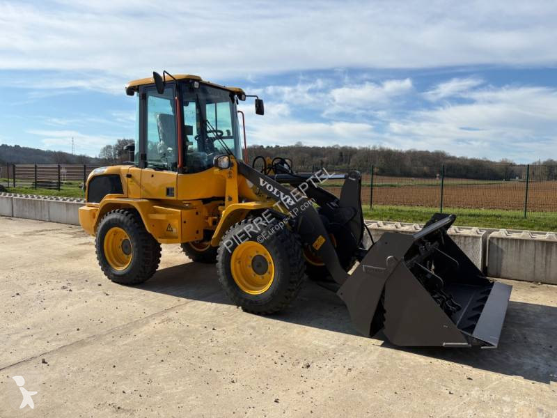 Nakladač Volvo L30H