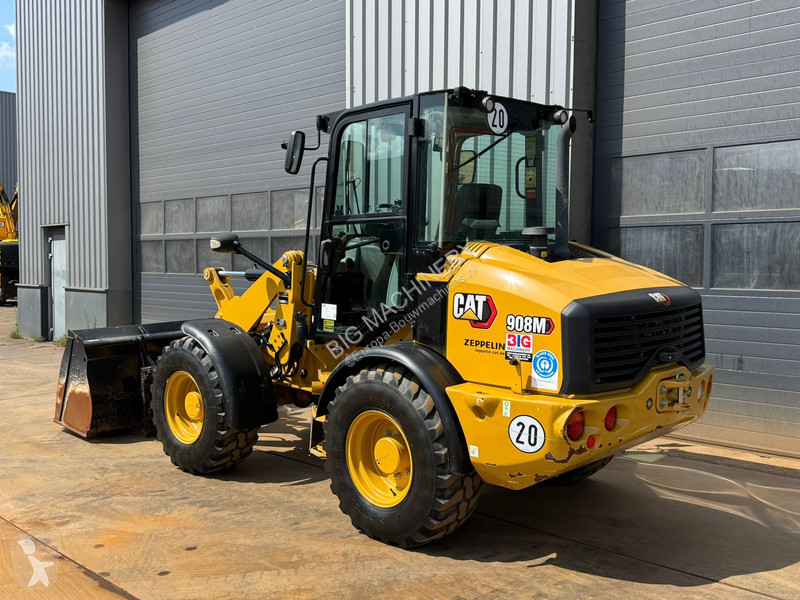 Nakladač Caterpillar M