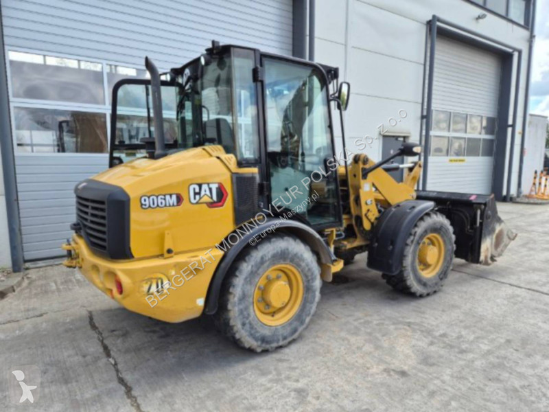 Nakladač Caterpillar 906M