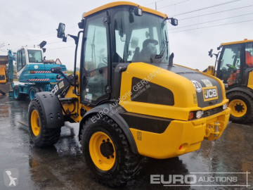 Колёсный погрузчик JCB
