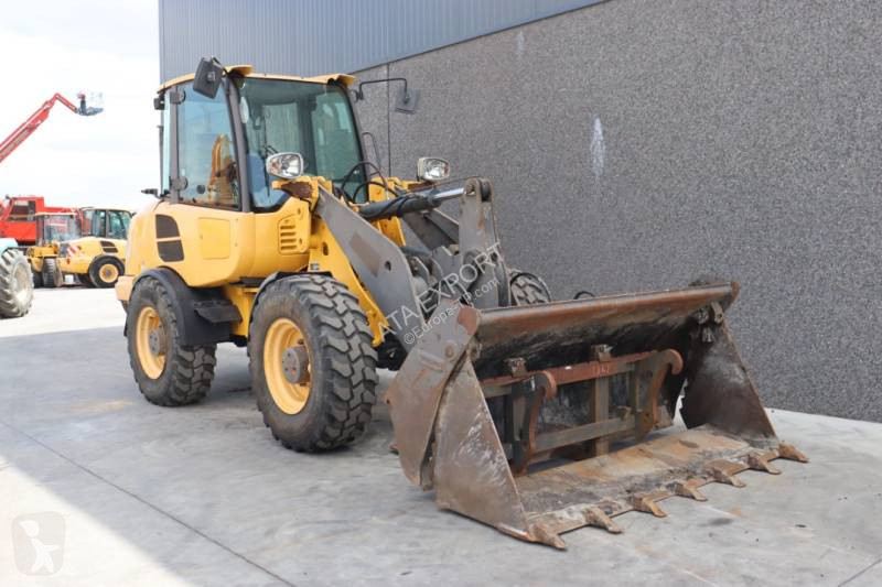 Nakladač Volvo L28F