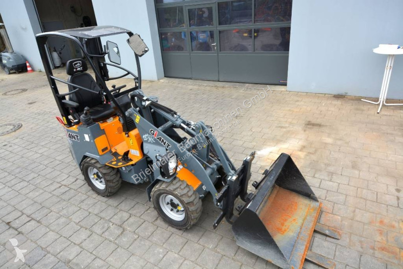 Nakladač Giant G 1200