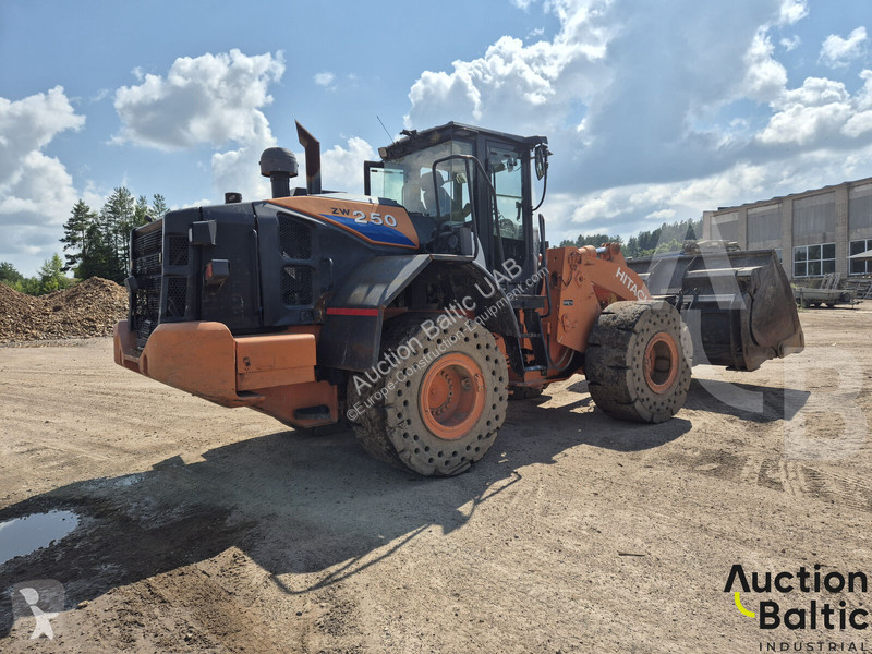 Фронтальный погрузчик Hitachi 6