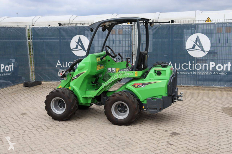 Pala cargadora Avant tecno ME527