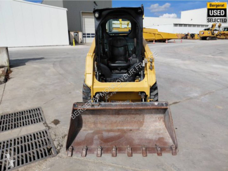 Товарач Caterpillar 232D3