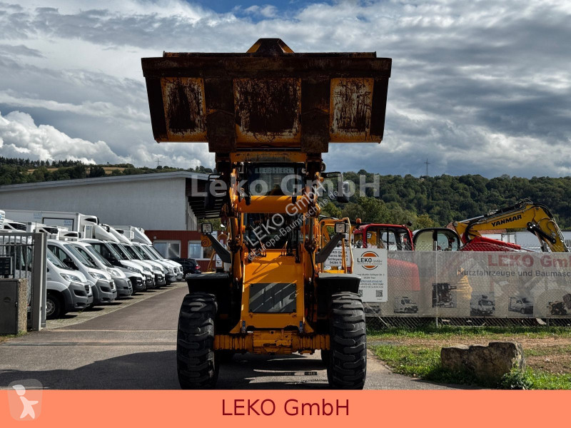 Liebherr Mit 3 Löffeln & 1 Gabel loader