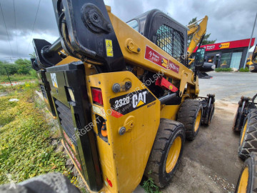 Caterpillar mini loader