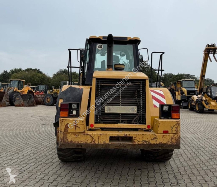 Навантажувач Caterpillar
