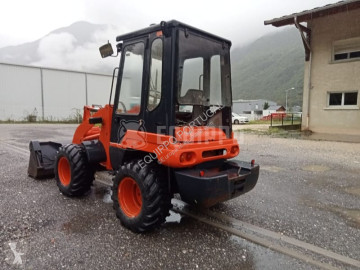 Pá carregadora sobre pneus Kubota