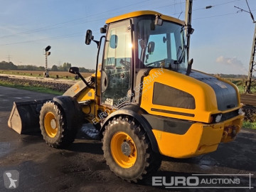 Колёсный погрузчик JCB