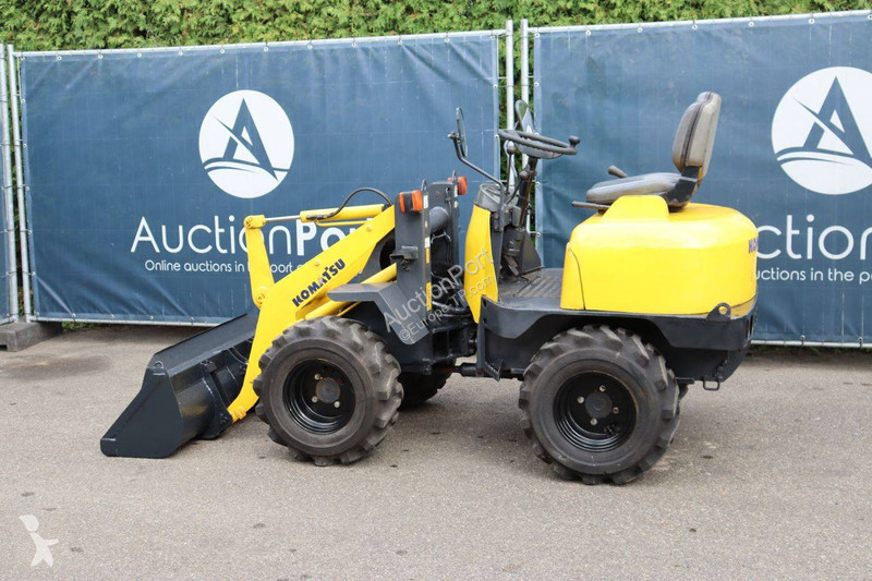 Lastare Komatsu W10-6