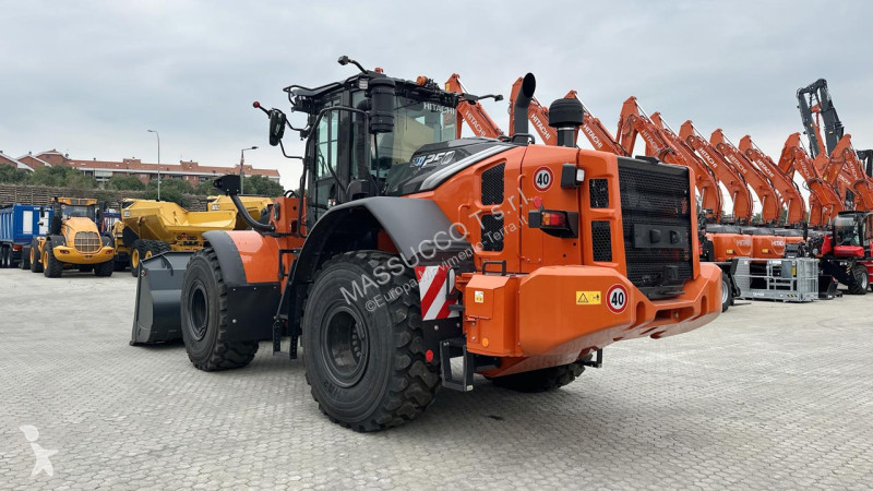 Chargeuse Hitachi 7