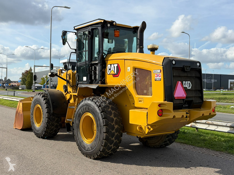 Chargeuse Caterpillar M