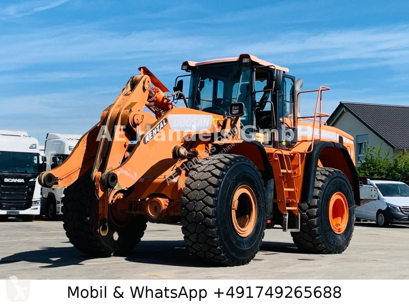 Chargeuse Doosan 4503...