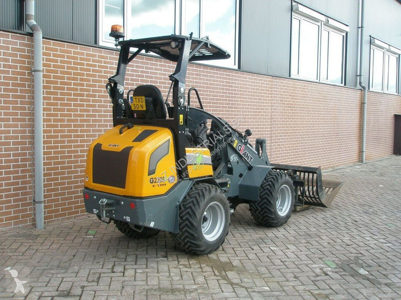 Pala cargadora Giant G2200E