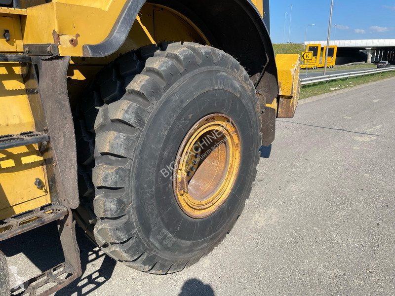 مُحمّلة Caterpillar 972M XE - CE / new tires /...