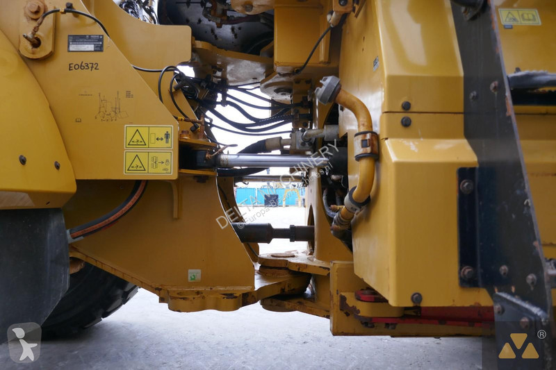Nakladač Caterpillar 972M
