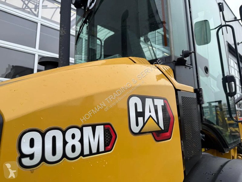 Nakladač Caterpillar M