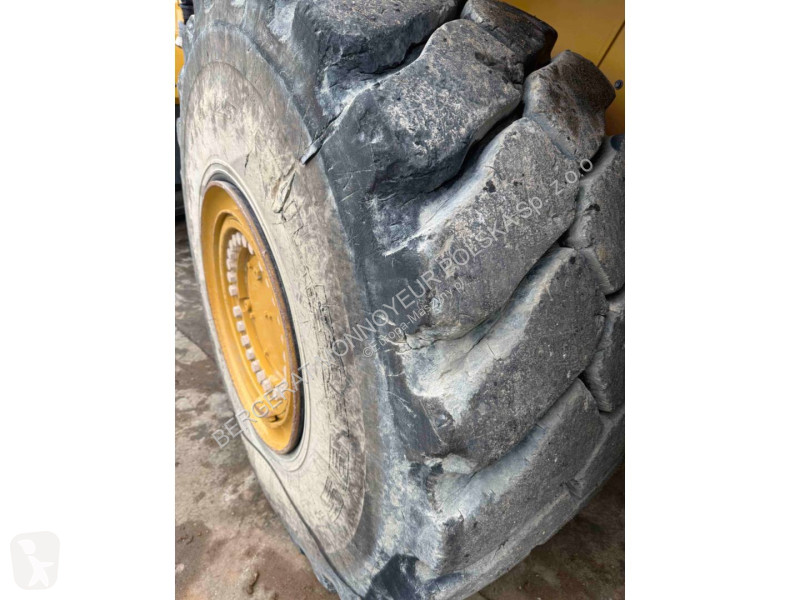 Nakladač Caterpillar 980