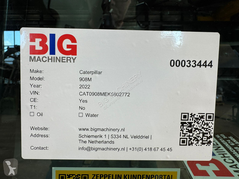 Nakladač Caterpillar M
