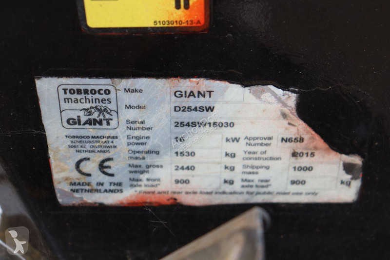 Фронтальный погрузчик Giant D254SW