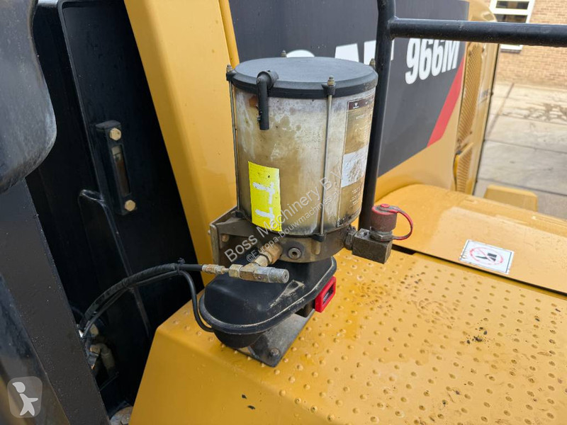 Pá carregadora Caterpillar - Automatic Greasing...