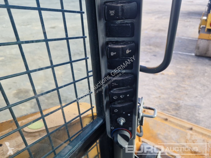 Chargeuse Case SR210B