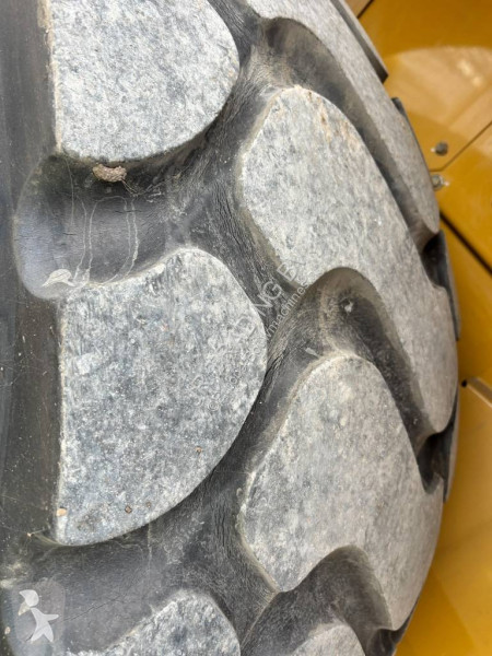 Товарач Caterpillar XE