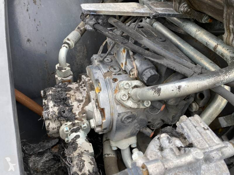 مُحمّلة Yanmar V 100 / Certificat CE endommagée