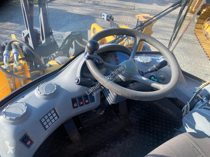 Nakladač Volvo L110