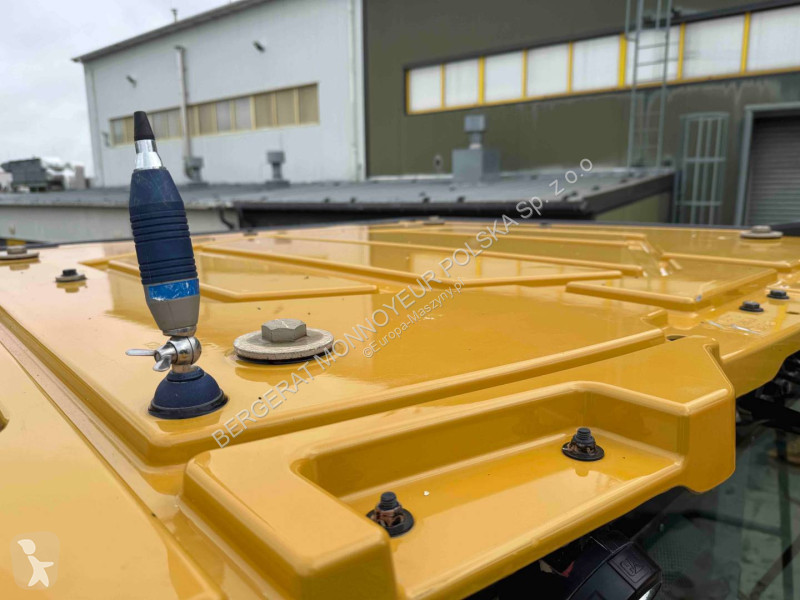 Nakladač Caterpillar 980