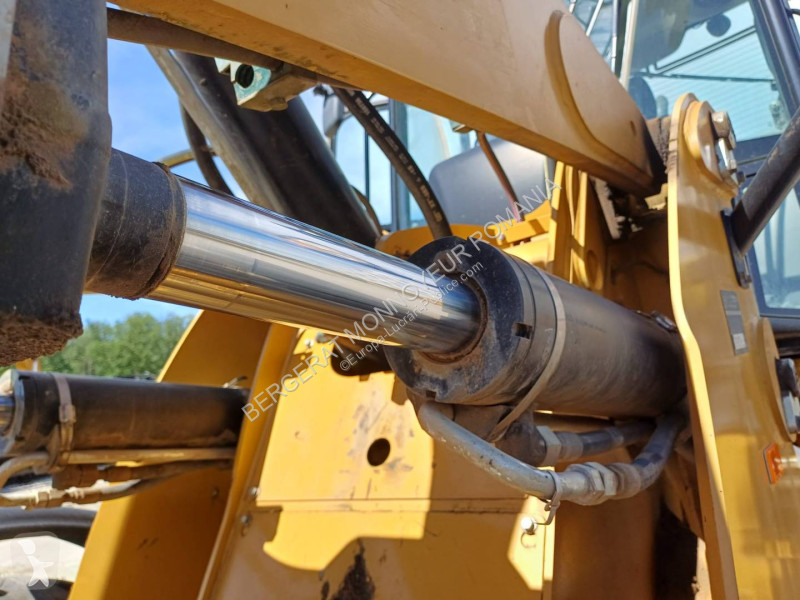 Nakladač Caterpillar 918M