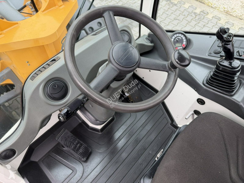 Nakladač Liebherr Compact Łyżka + Widły Super...