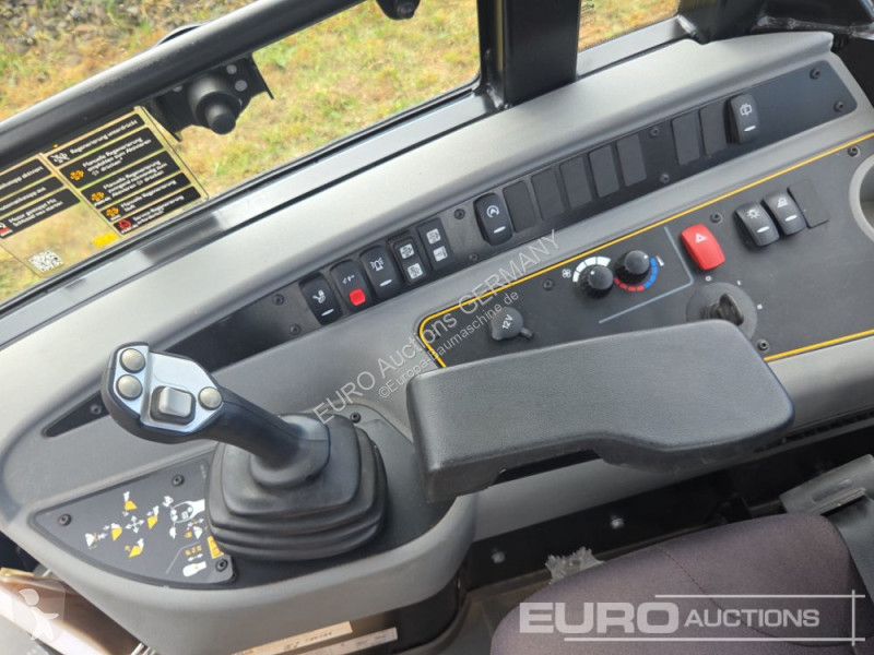 Shovel JCB 409