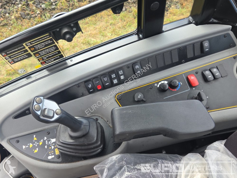 Shovel JCB 409