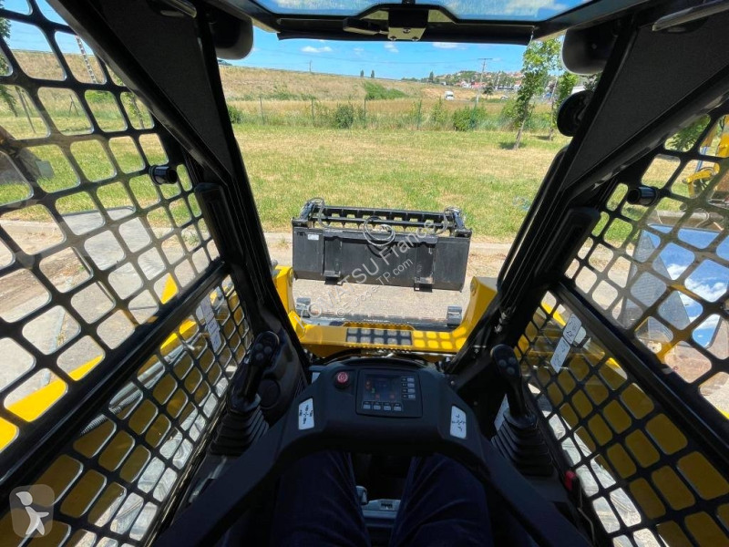 Nakladač Komatsu SK820-8E0