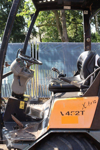 Nakladač Giant V452T