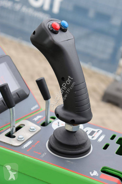 Pala cargadora Avant tecno ME527