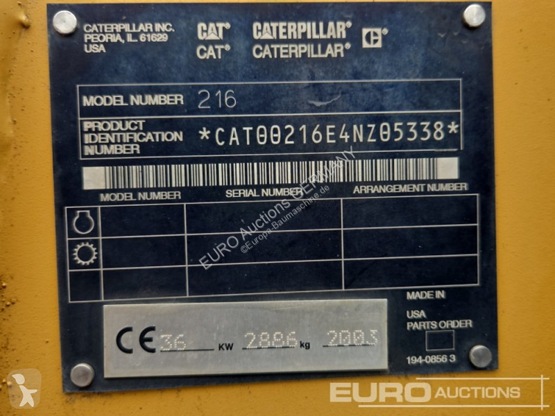 Товарач Caterpillar 216