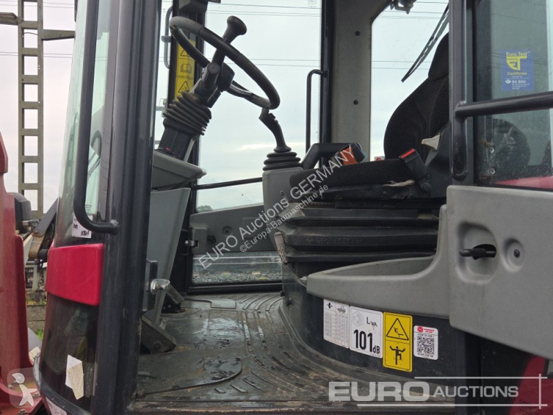 Nakladač Yanmar V100