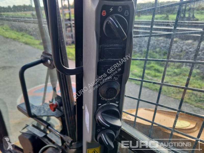 Chargeuse Case SR210B