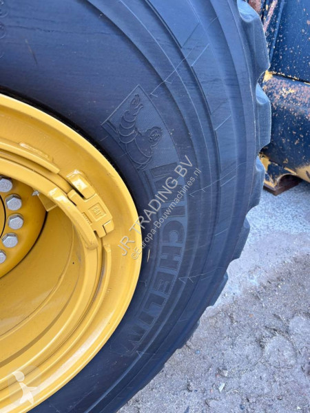 Товарач Caterpillar XE